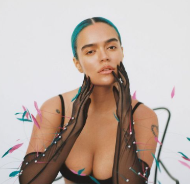 Karol G confiesa el significado de su tatuaje de "corazón espinado"