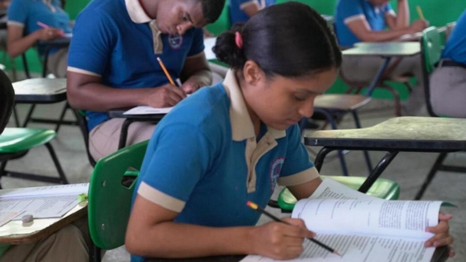 Estudiantes acuden a la primera convocatoria de las Pruebas Nacionales ...