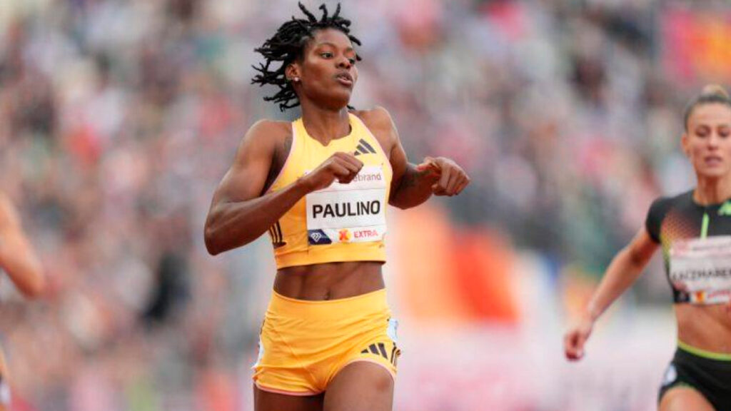 Paulino fue descubierta mientras estudiaba en la escuela secundaria Alirio Paulino en su ciudad natal de Nizao y comenzó a involucrarse en los deportes.