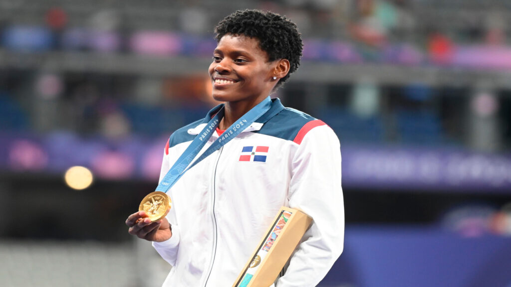 Paulino logró que resonara otra vez en París el Himno Nacional dominicano.