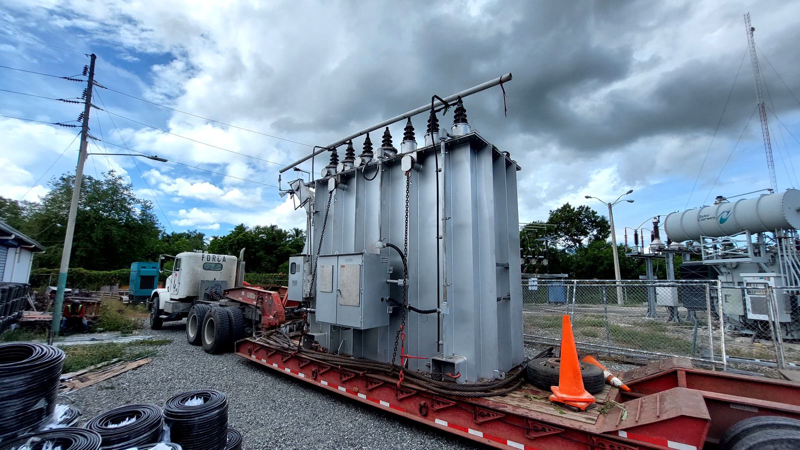Edesur amplía capacidad eléctrica en San Cristóbal con nuevo transformador de potencia