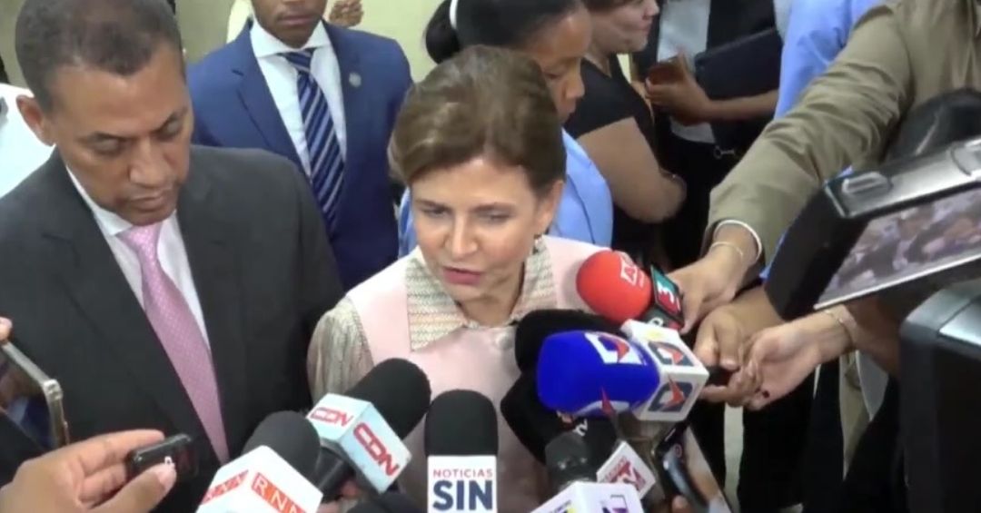 Vicepresidenta Raquel Peña anuncia acuerdo para agilizar entrega de kits escolares