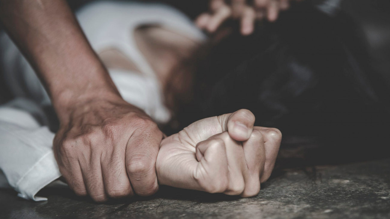 Joven de 21 años de edad denuncia fue violada por seis hombres tras descubrir el video en redes sociales