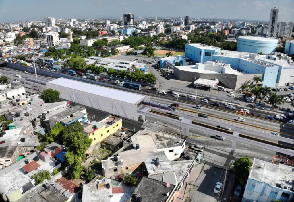 Presidente Abinader anuncia construcción de monorriel del Gran Santo Domingo