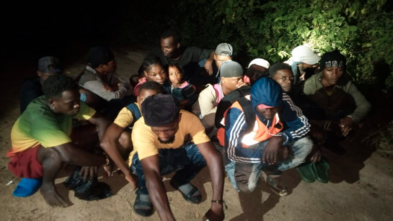 Ejército detiene a 19 migrantes haitianos en operativo de interdicción migratoria en Loma de Cabrera