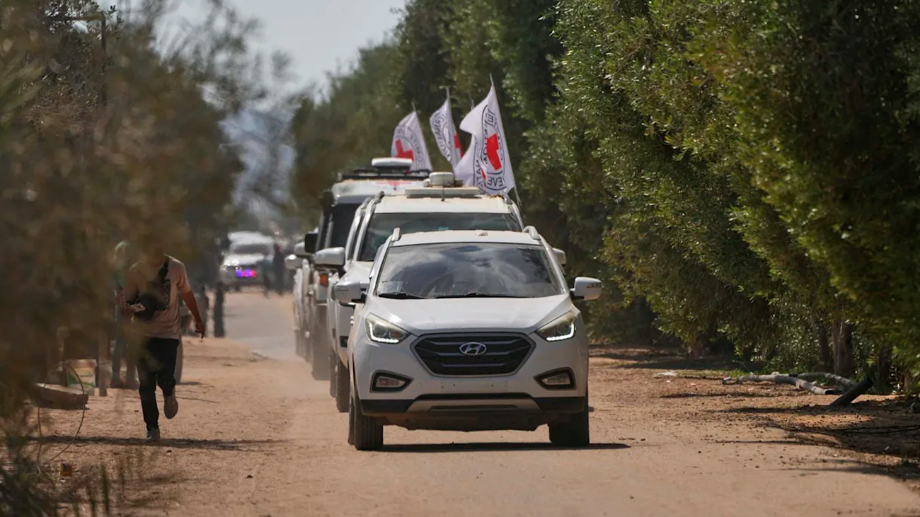 Israel identifica a dos rehenes fallecidos devueltos por Hamas y advierte que podría reanudar ofensiva