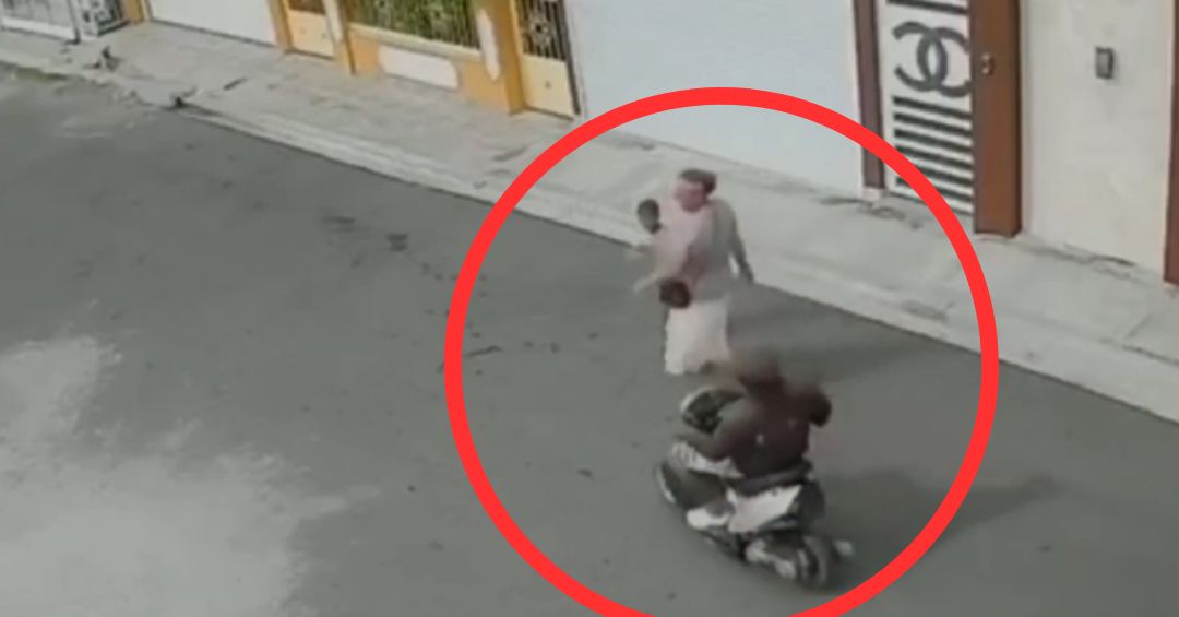 Cámara capta asalto a mujer en Alto de Brisas a plena luz del día