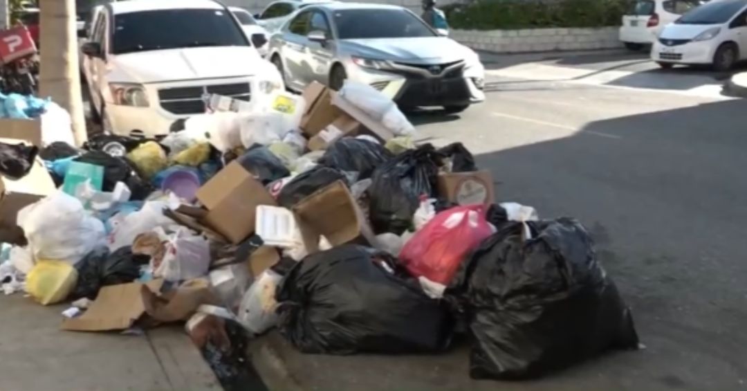 Gran cantidad de basura satura las calles tras Navidad - Antena 7
