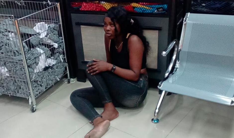 Arrestan haitiana que despojó de su arma a un vigilante y causó heridos en tienda china de Punta Cana