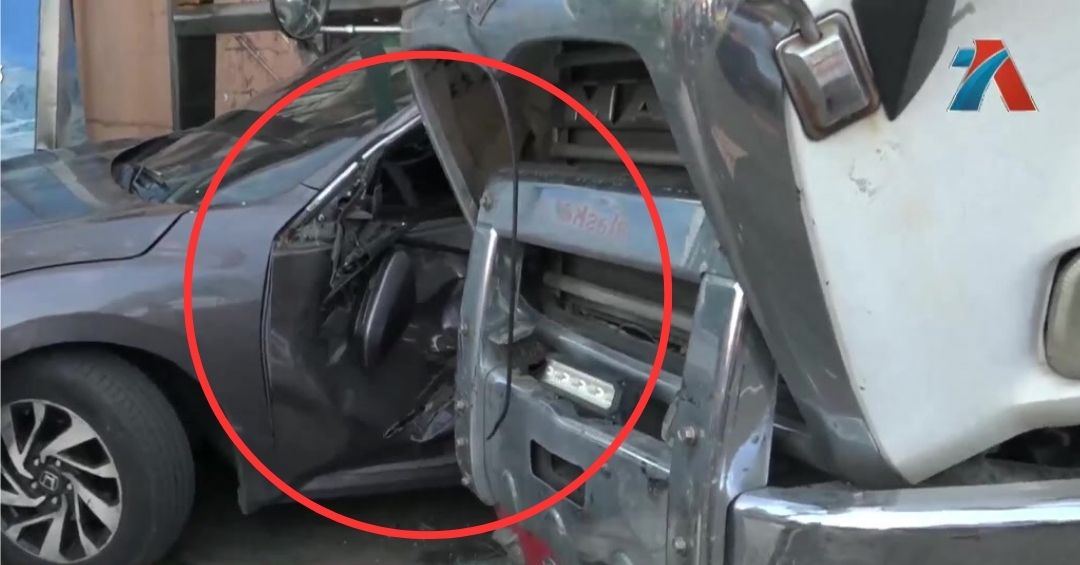 Conductor huye tras provocar choque de 5 vehículos en autopista 30 de Mayo