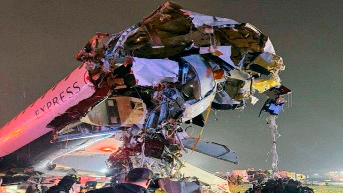 Recuperan caja negra de avión accidentado en LaGuardia