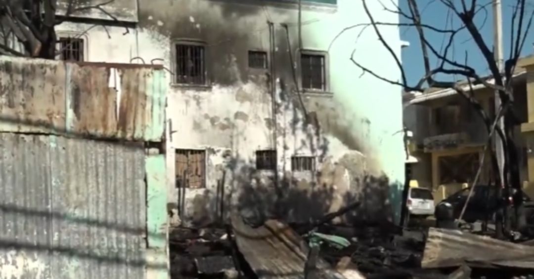 Mujer apodada como «La Indomable» incendia 5 viviendas