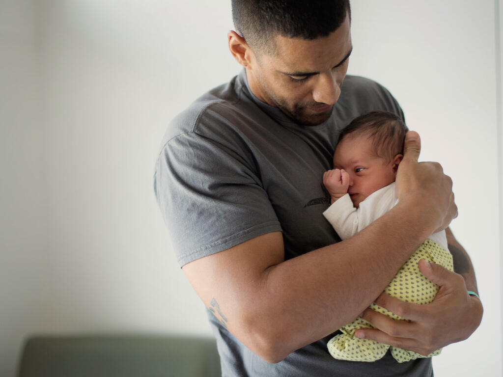 Diputados aprueban ampliar licencia por paternidad de 3 a 7 días