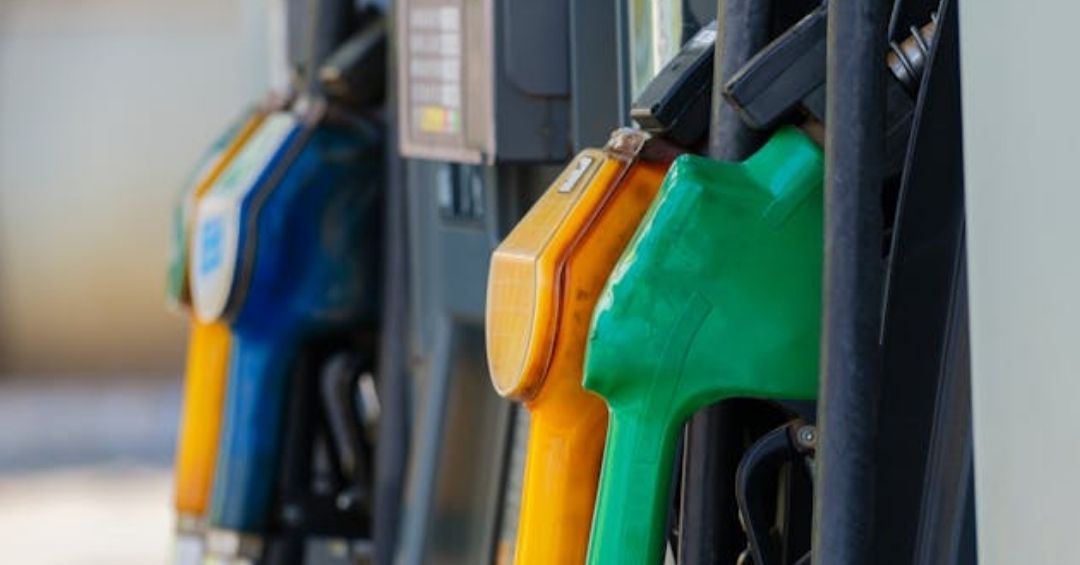 El Salvador tiene los combustibles más baratos de Centroamérica pese a crisis en Medio Oriente