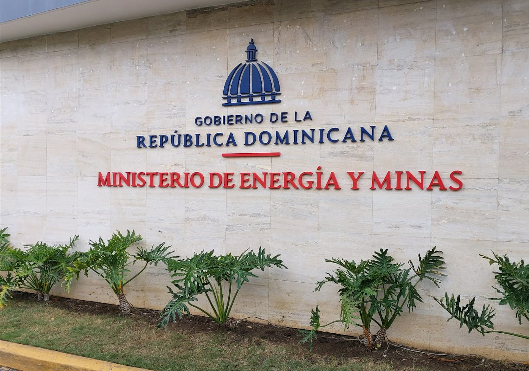 Gobierno dominicano refuerza medidas de ahorro energético en instituciones públicas