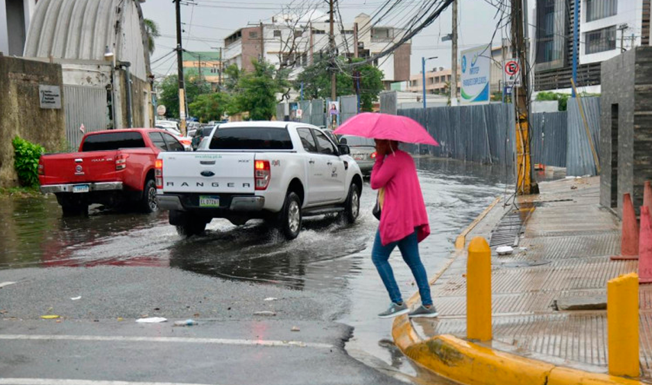 Sistema frontal genera aguaceros, tormentas eléctricas y eleva niveles de alerta en varias provincias