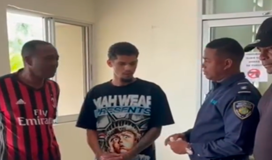 Joven acusado de varios asaltos en Hainamosa se entrega voluntariamente a la Policía Nacional