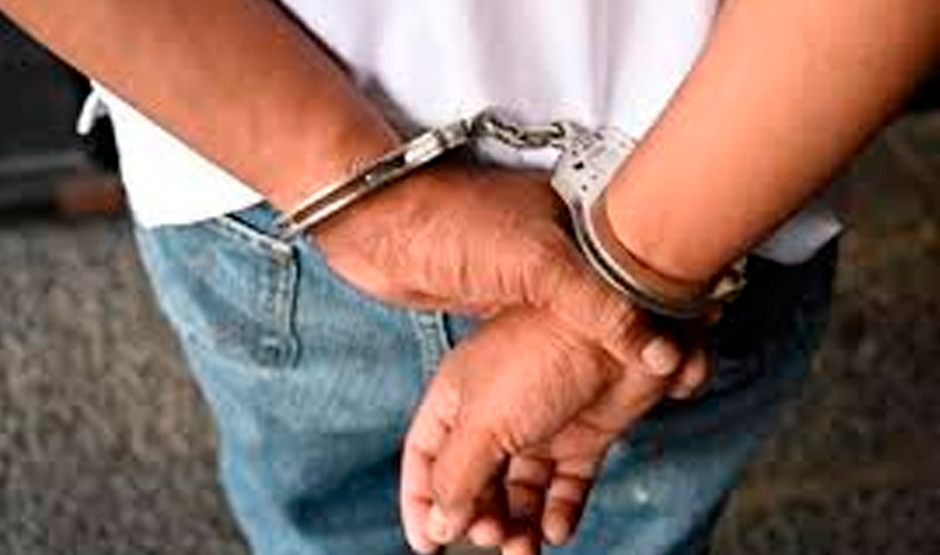 Detienen hombre con pistola ilegal durante operativo policial en Montecristi