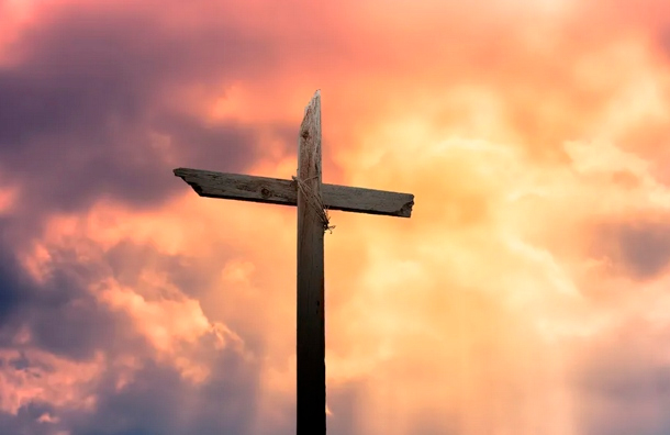 Católicos conmemoran el Sábado Santo, en espera de la Resurrección