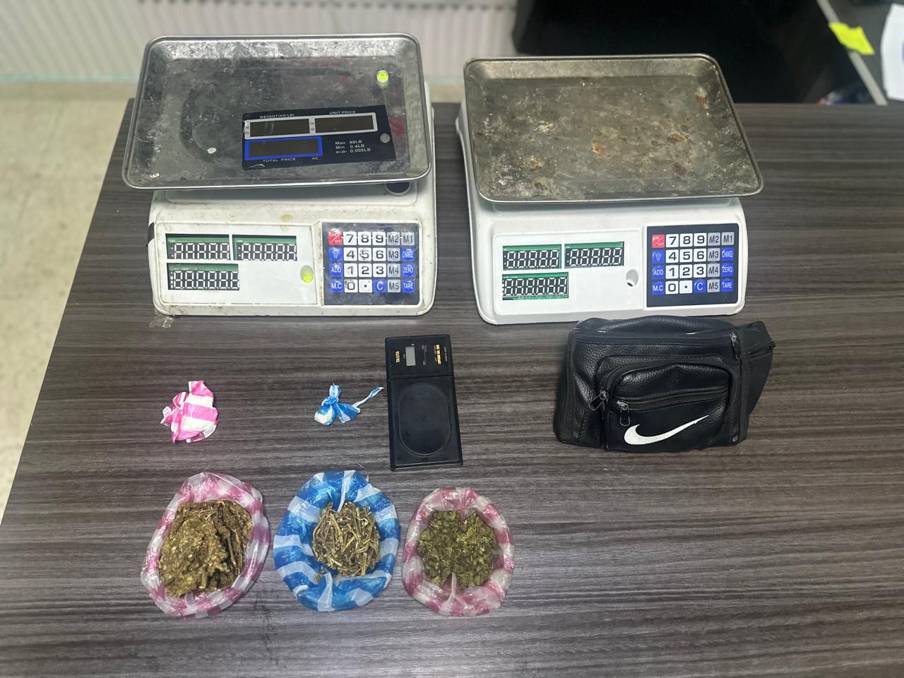 Policía desmantela puntos de droga y detiene cuatro hombres en Santo Domingo Norte