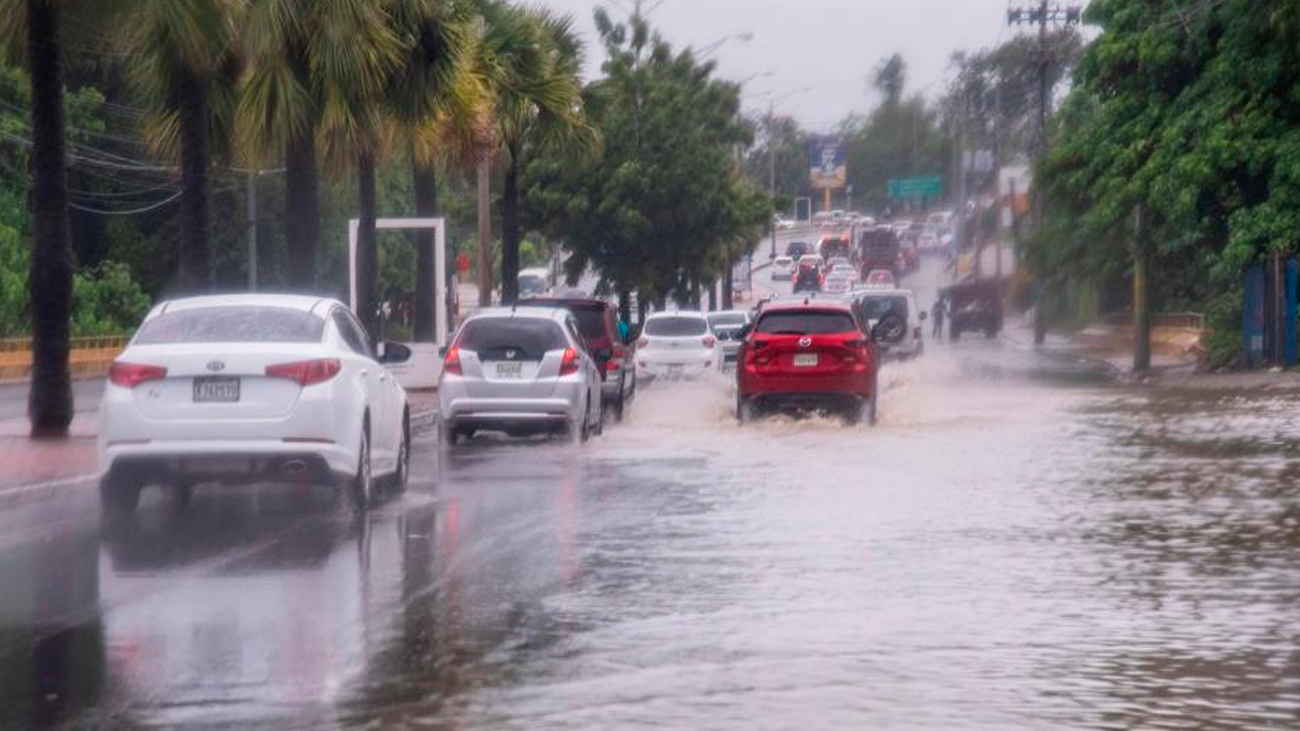Nueva vaguada se acercará al país de miércoles a jueves y traerá muchas lluvias