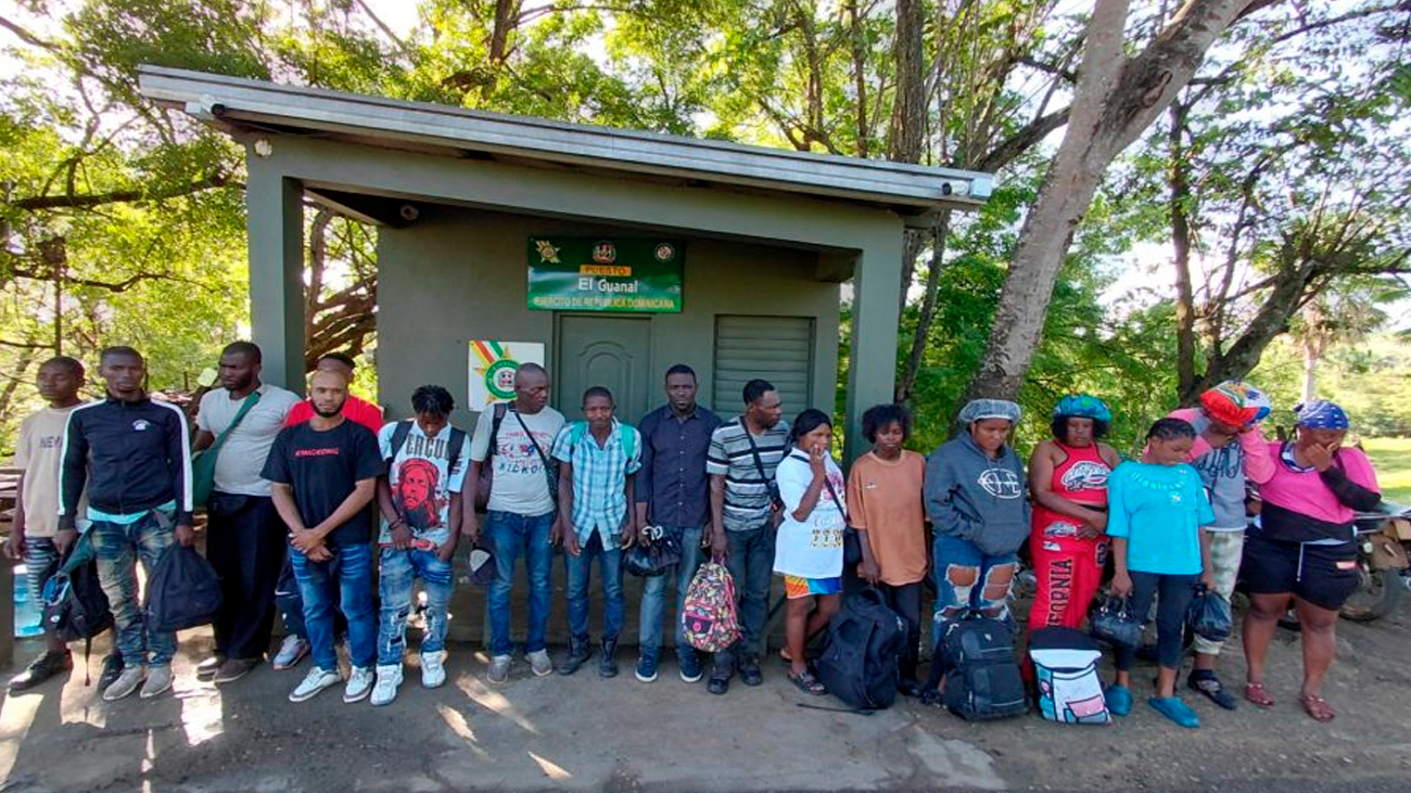Ejército dominicano detiene 17 haitianos indocumentados en Santiago Rodríguez