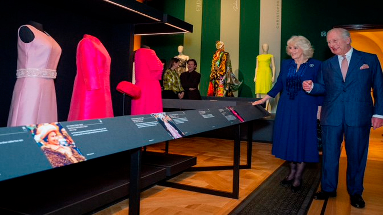 Rey Carlos III rinde homenaje a Isabel II en el que habría sido su centenario