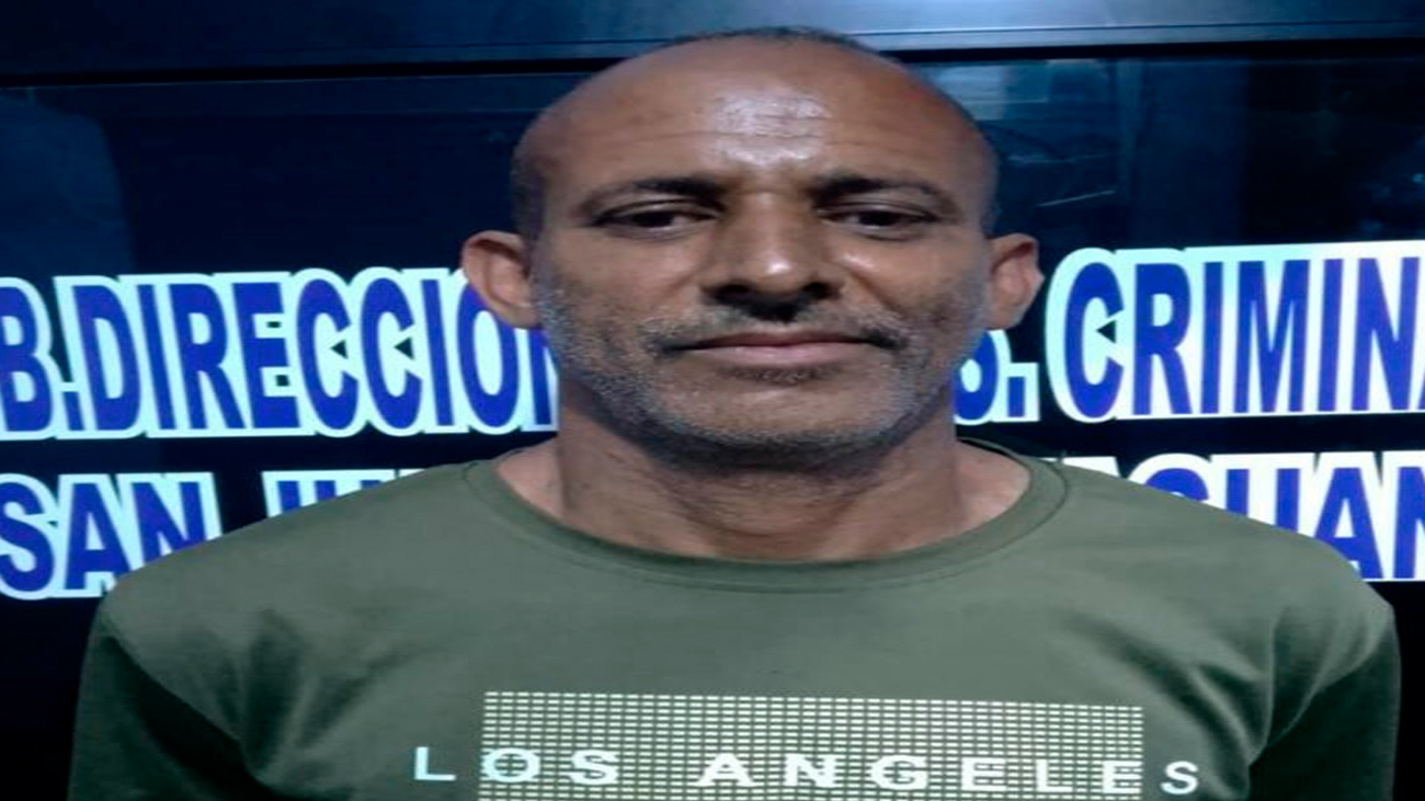 Allanan metalera y detienen a dos hombres con material presuntamente ilícito en San Juan