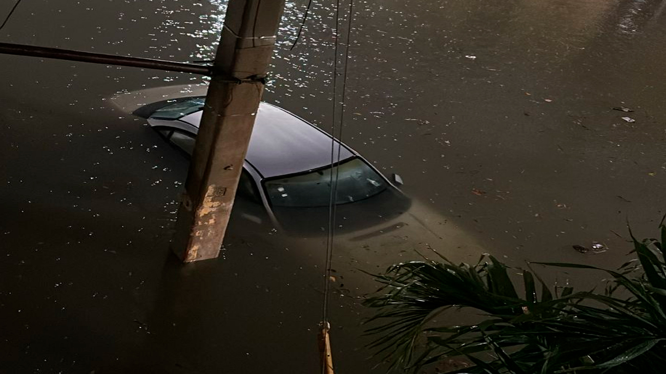 Autoridades anuncian restricciones parciales de tránsito en Santo Domingo por inundaciones