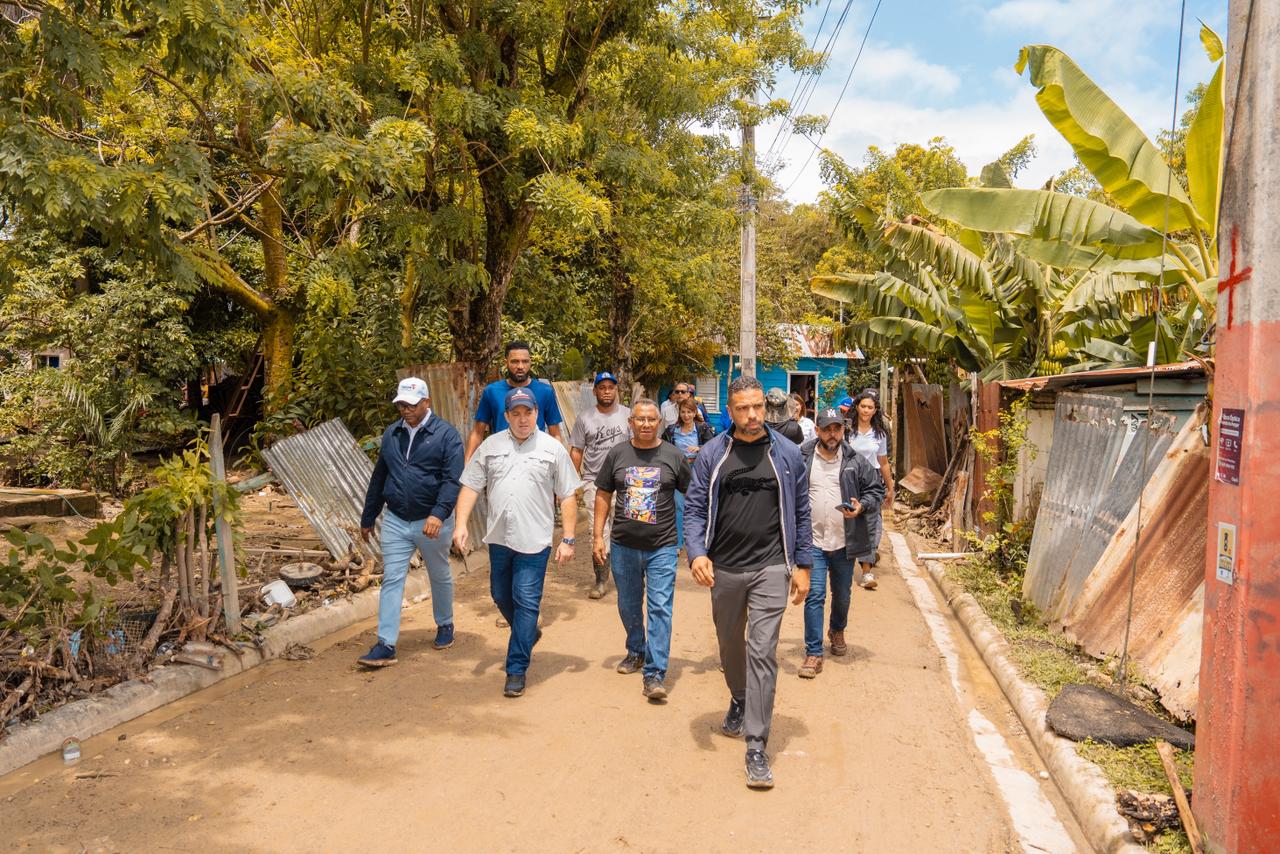 Paliza lidera jornada en Villa Montellano y anuncia apoyo y obras tras lluvias