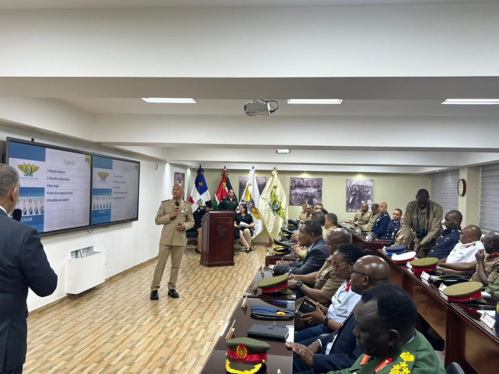 Ministerio de Defensa fortalece cooperación internacional con visita académica del Colegio de Defensa Nacional de Kenia