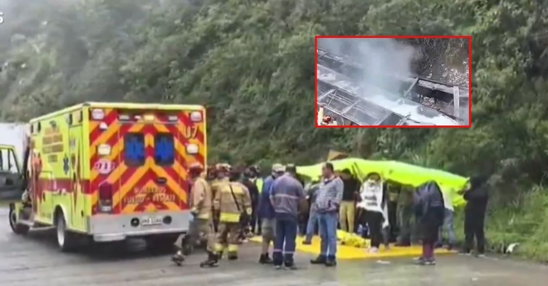 Ecuador: Al menos 11 muertos tras caída de autobús a abismo en Azuay