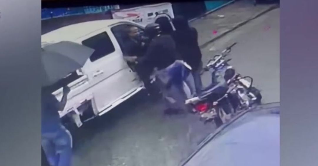 Asaltan a tres personas en Los Ríos a plena luz