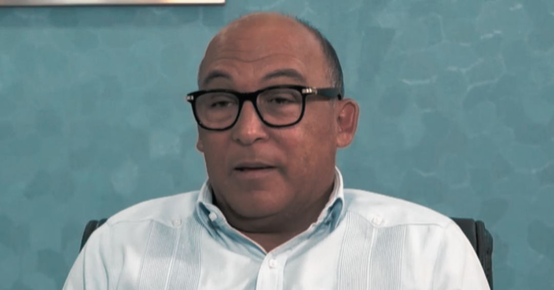 Político dominicano revela su niñez entre guitarra y solidaridad familiar