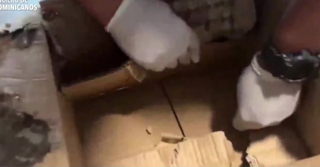Detectan presunta cocaína oculta en envío hacia Reino Unido