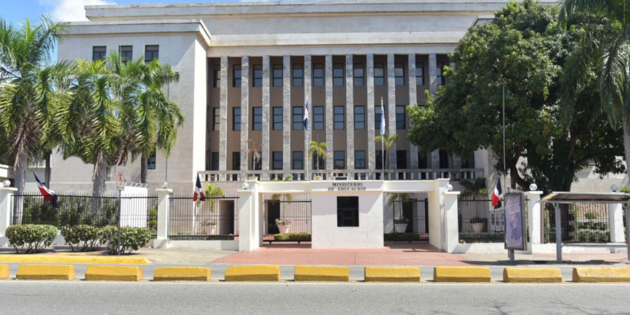 Educación suspende docencia este viernes en Montecristi, Santiago Rodríguez, Puerto Plata y Valverde por alerta roja