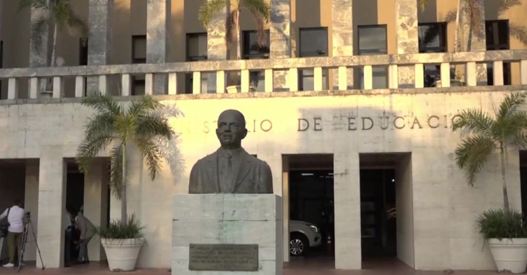 Reanudan clases tras suspensión por lluvias