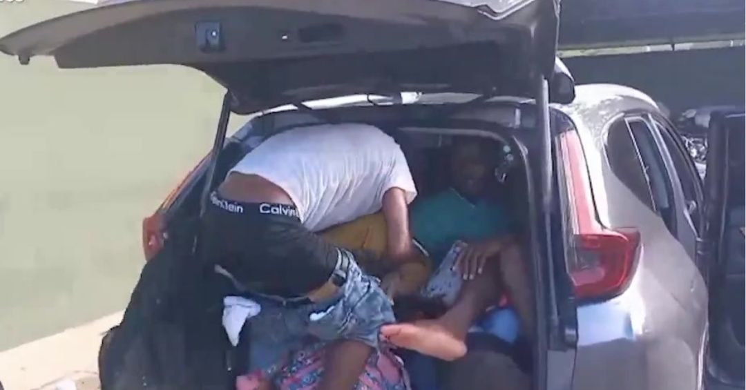 Militares detienen a 22 haitianos en condición irregular en operativo en autopista Duarte