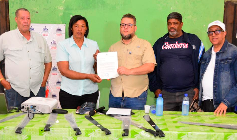 FEDA entrega 40,000 plántulas de café a productores de la provincia Independencia