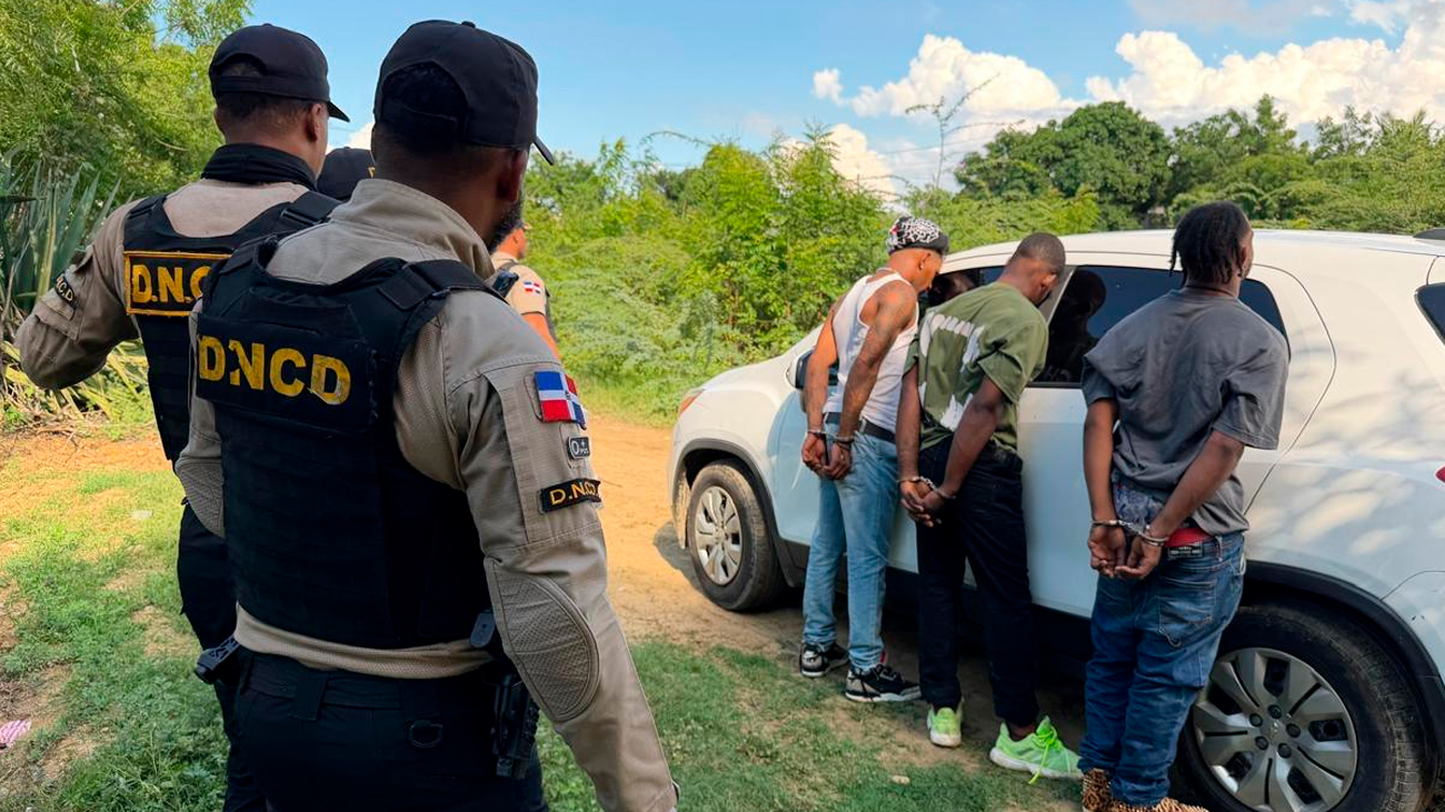 Arrestan otros tres integrantes de la red de microtráfico de “El Cojo” en Montecristi