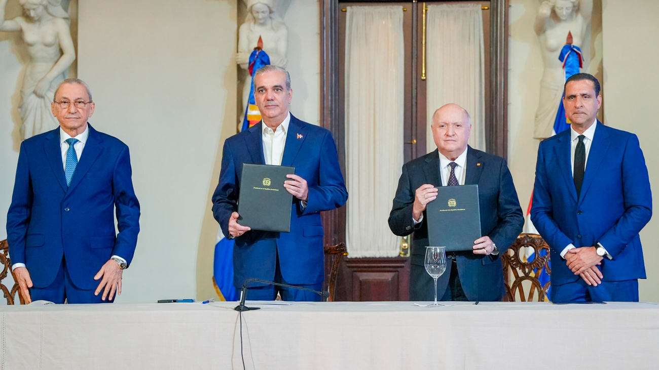 Abinader y FINJUS firman acuerdo para fortalecer la institucionalidad y la seguridad jurídica en RD