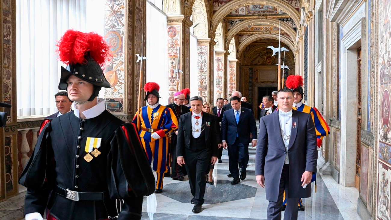 Así entró Marco Rubio al Vaticano mientras se inician conversaciones