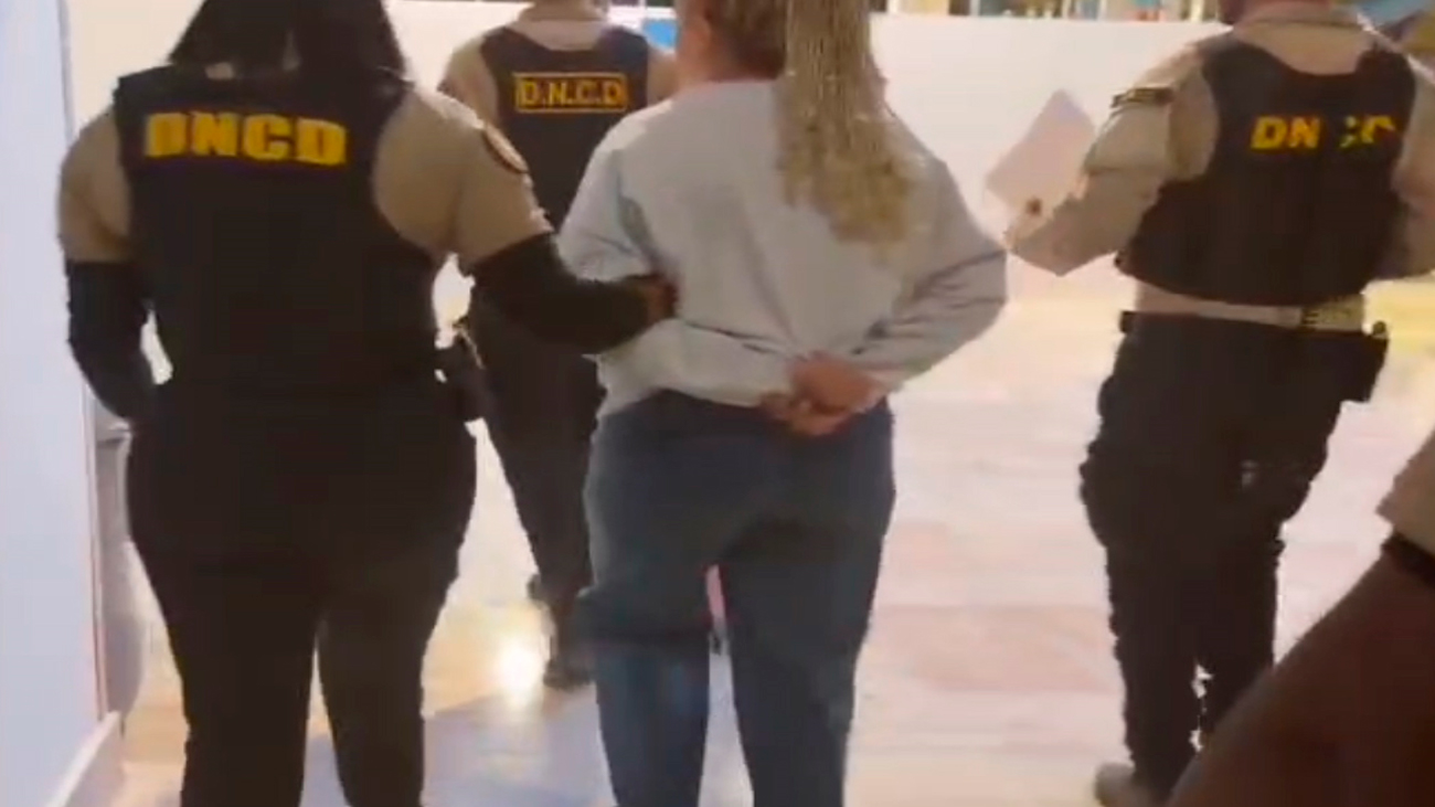 Arrestan mujer con más de 9 kilos de presunta cocaína adheridos al cuerpo en Punta Cana