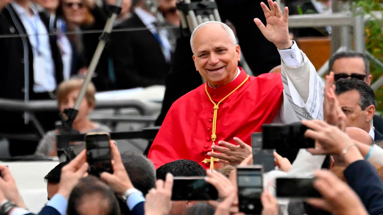 Papa León XIV visita Basílica de la Virgen del Rosario de Pompeya en aniversario de su elección