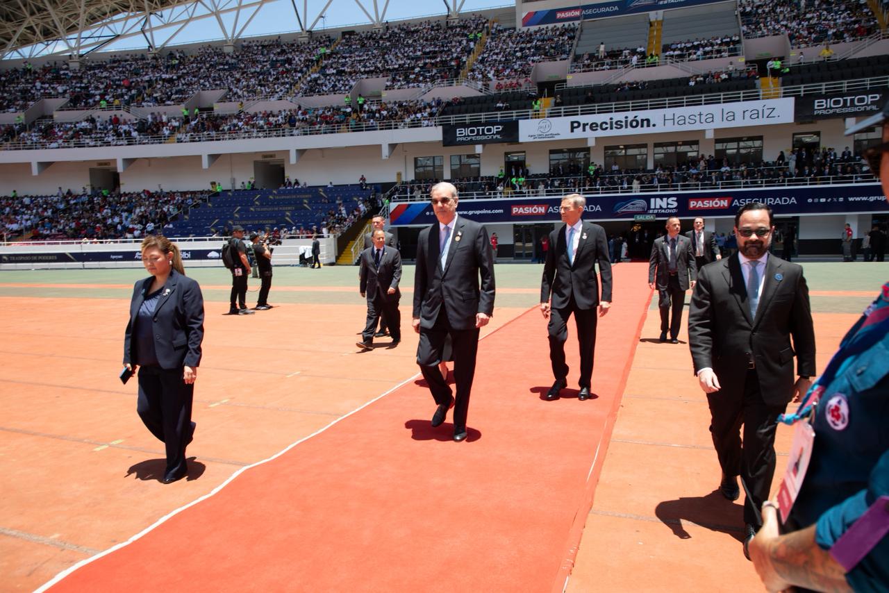 Presidente Luis Abinader participa en transmisión de mando presidencial en Costa Rica