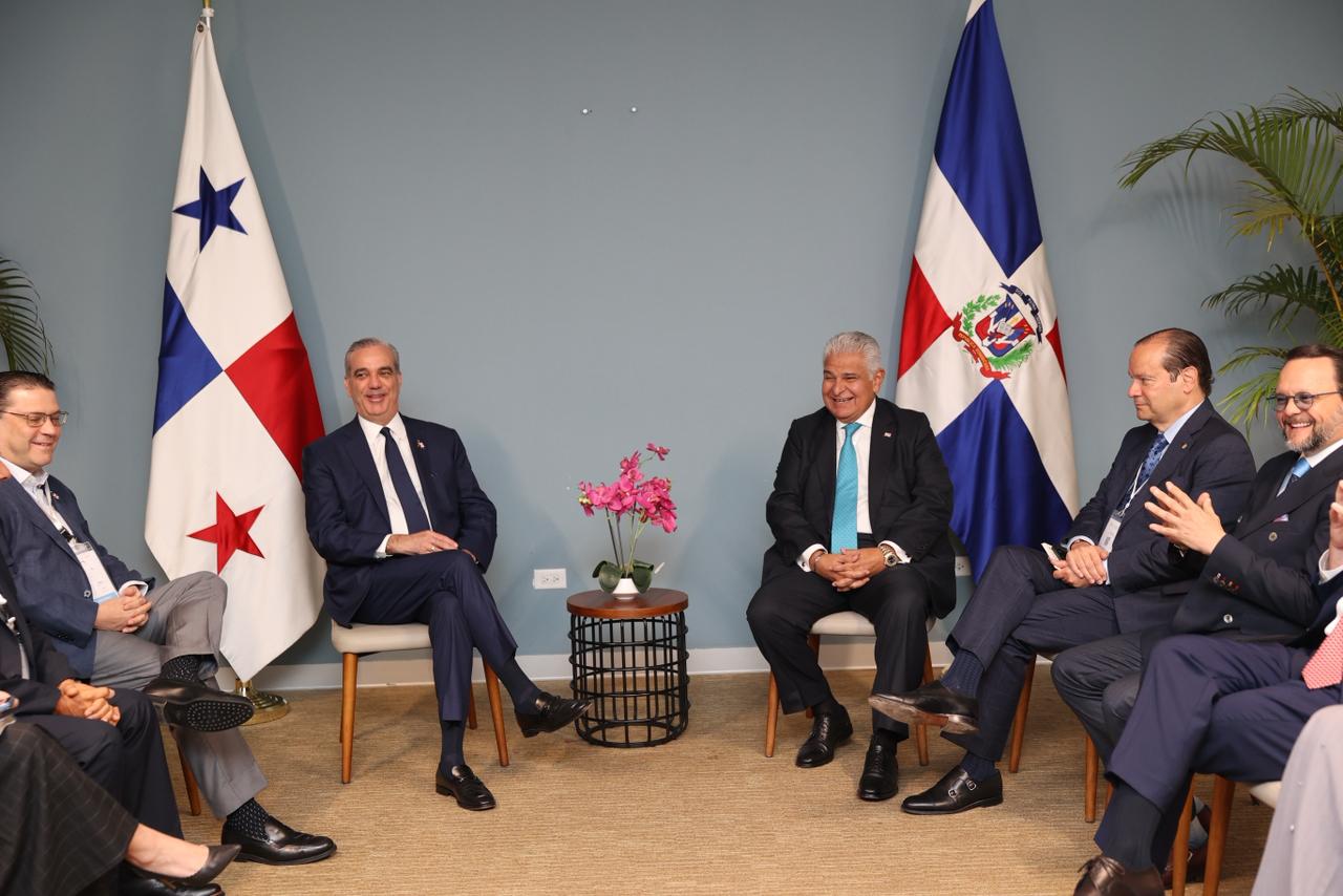 Presidente Abinader sostiene encuentro con líderes empresariales panameños para ampliar oportunidades de inversión