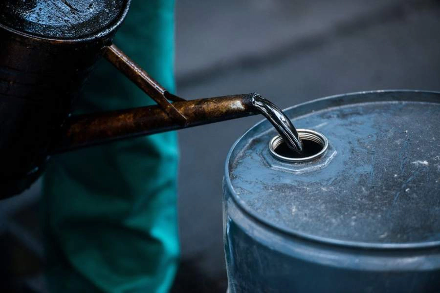 El petróleo de Texas baja un 2,8 % hasta 93,89 dólares pendiente de negociación EEUU-Irán