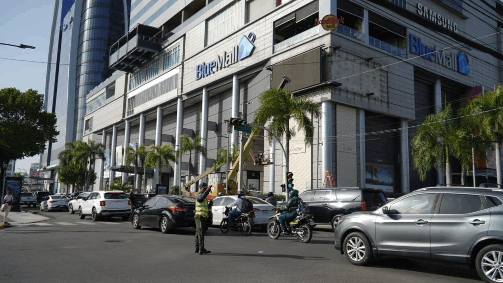 Digesett refuerza vigilancia del tránsito en plazas comerciales por Día de las Madres