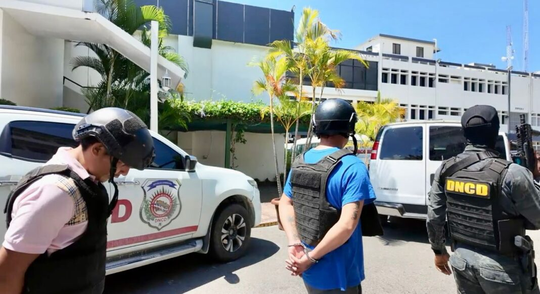 Arrestan ocho extranjeros vinculados a decomiso de 1,670 paquetes de cocaína en Pedernales