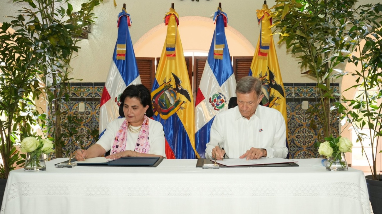 Cancilleres de Ecuador y RD acuerdan fortalecer cooperación bilateral